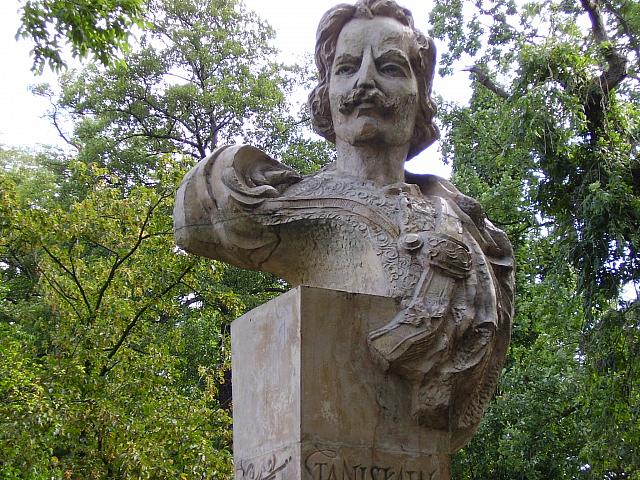 10 King Stanislaus s statue