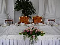 24 placesfor bride and groom